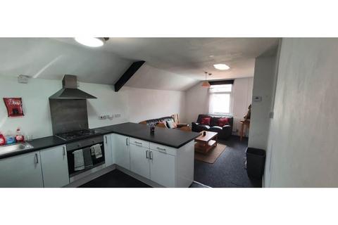 3 bedroom flat to rent, Glynrhondda Street, Cathays, Cardiff