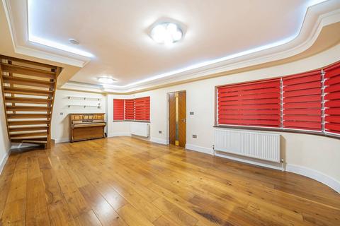 3 bedroom bungalow for sale, Blair Avenue, Kingsbury, London, NW9