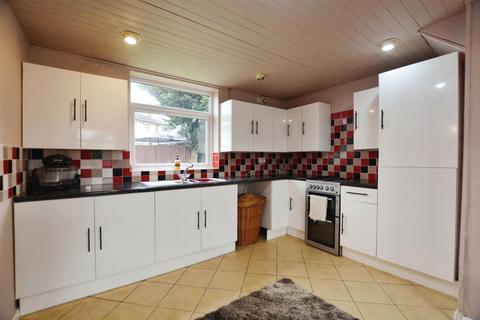 3 bedroom semi-detached house for sale, Manor Farm Road, Scunthorpe