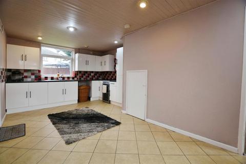 3 bedroom semi-detached house for sale, Manor Farm Road, Scunthorpe