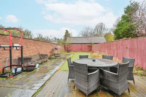 61 Vyner Road, London, W3 7LZ