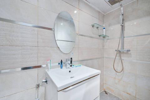 61 Vyner Road, London, W3 7LZ