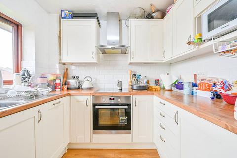 2 bedroom flat for sale, Cotton Avenue, Acton, London, W3