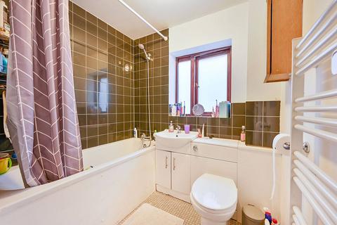 2 bedroom flat for sale, Cotton Avenue, Acton, London, W3