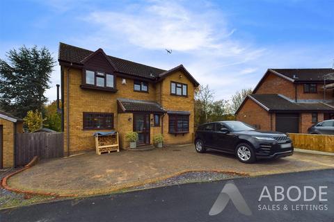 4 bedroom detached house for sale, Lark Rise, Uttoxeter ST14