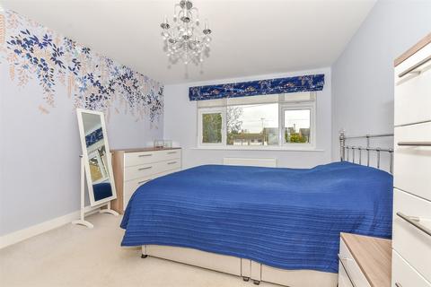 37 Chaplin Drive, Headcorn, Ashford, TN27 9TN