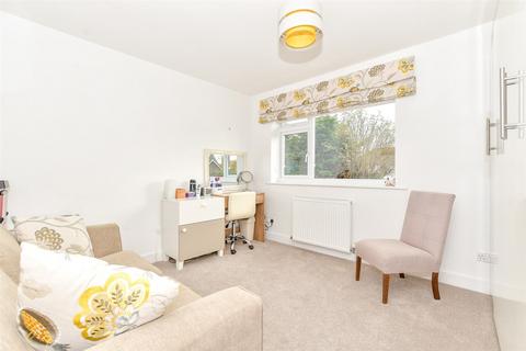 37 Chaplin Drive, Headcorn, Ashford, TN27 9TN