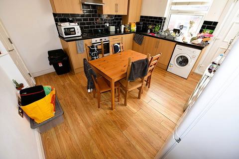 4 bedroom house to rent, Mayville Street