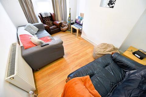 4 bedroom house to rent, Mayville Street