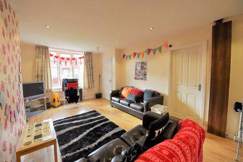 5 bedroom house to rent, Langdale Gardens