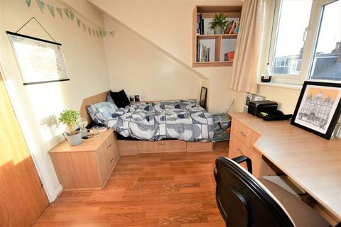 5 bedroom flat to rent, Mayville Road