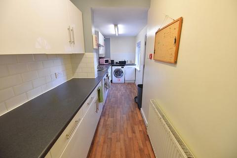 5 bedroom flat to rent, Mayville Road