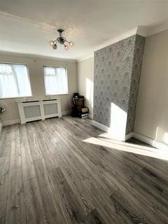 3 bedroom maisonette to rent, Bedfont Lane, Feltham