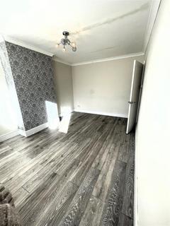 3 bedroom maisonette to rent, Bedfont Lane, Feltham