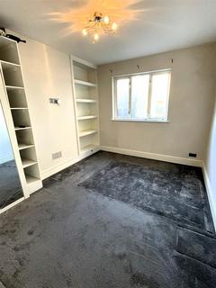 3 bedroom maisonette to rent, Bedfont Lane, Feltham