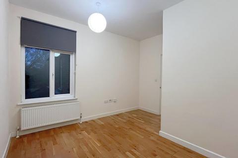 1 bedroom flat to rent, Wavertree Road, London SW2