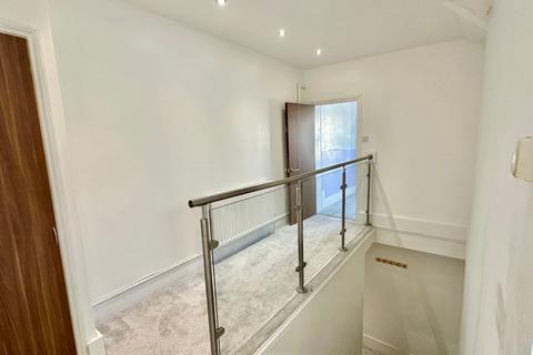 Basement Flat, 19 Park Road, Bexhill-on-sea, TN39 3HZ