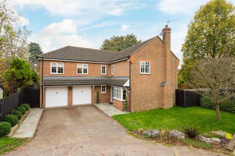 5 bedroom detached house for sale, Woodside Gardens, Hitchin