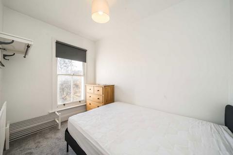 2 bedroom flat to rent, Cavendish Road, London SW12