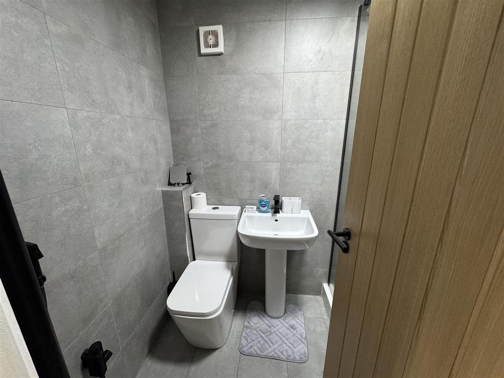Shower room 1
