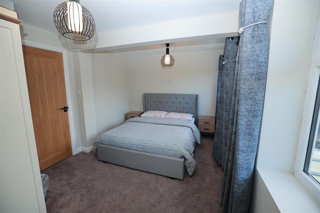 R6  3815.jpg