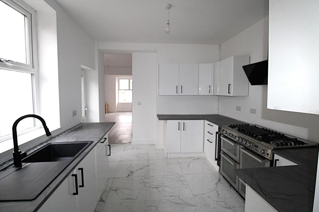 Open Plan Kitchen/ Breakfast Area