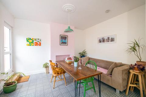 1 Narroways Road, Bristol, BS2 9XB