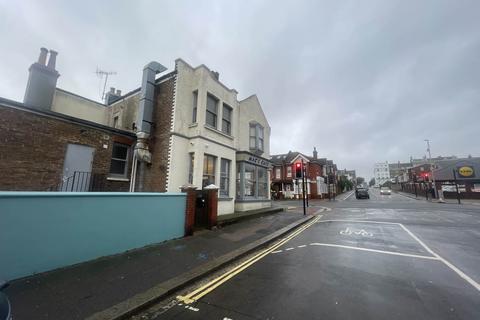 3 bedroom flat to rent, Arundel Road, Brighton, East Sussex