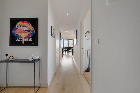 3 bedroom penthouse to rent, Lookout Lane, London E14