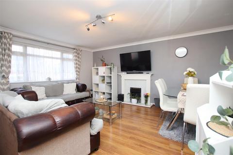 3 bedroom flat for sale, Beacon Drive, Bean, Dartford