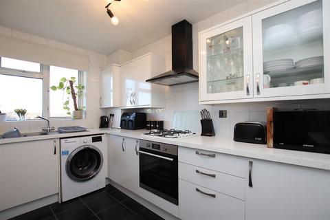 3 bedroom flat for sale, Beacon Drive, Bean, Dartford