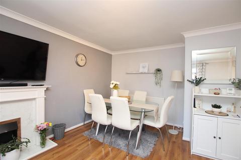 77 Beacon Drive, Bean, Dartford, DA2 8BW