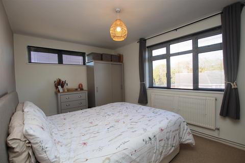 77 Beacon Drive, Bean, Dartford, DA2 8BW