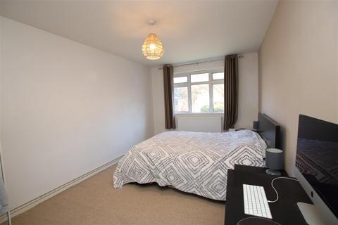 77 Beacon Drive, Bean, Dartford, DA2 8BW