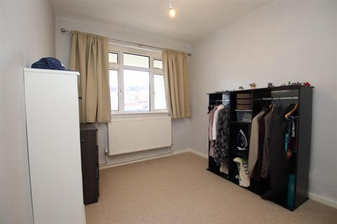 77 Beacon Drive, Bean, Dartford, DA2 8BW