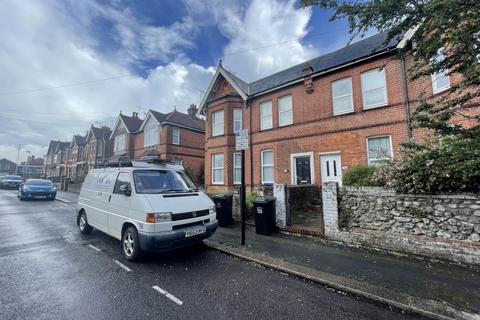 Studio to rent, Salisbury Road, Worthing, West Sussex