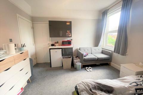 Studio to rent, Salisbury Road, Worthing, West Sussex