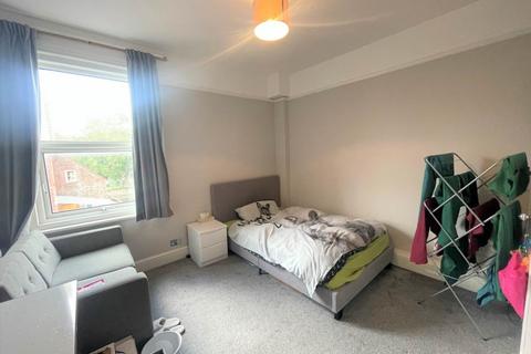 Studio to rent, Salisbury Road, Worthing, West Sussex