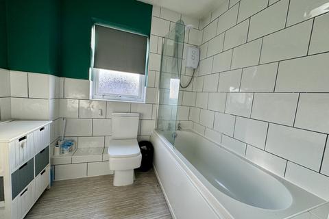 4 Baroness Close, Hull, HU6 9UB