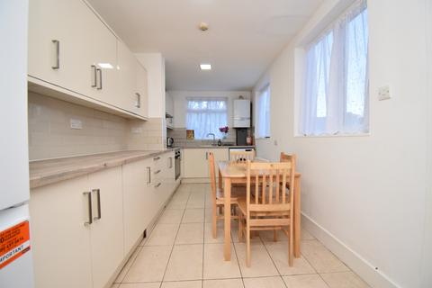 1 bedroom in a house share to rent, Gordon Road Belvedere DA17