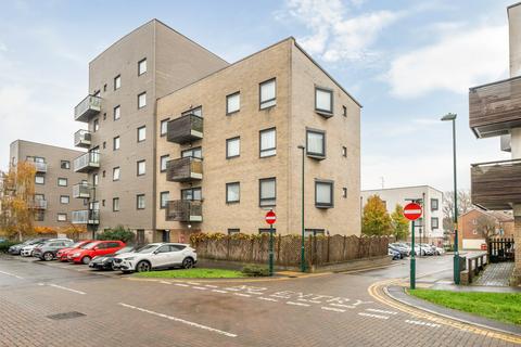 1 bedroom flat for sale, Ferndale Crescent, Carshalton, SM5