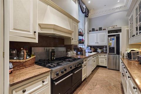 2 bedroom flat for sale, Palace Gardens Terrace, W8