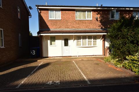 2 bedroom mews to rent, Connaught Street, Kettering