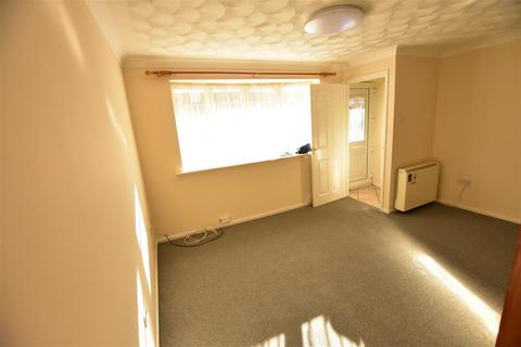 2 bedroom mews to rent, Connaught Street, Kettering