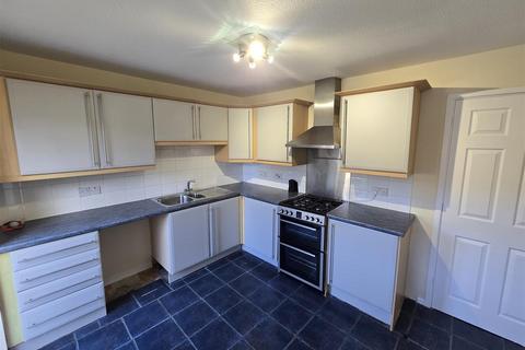 2 bedroom house to rent, Pimpernel Drive, Walsall