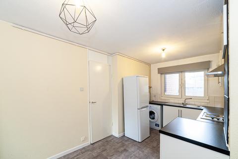 3 bedroom flat to rent, Millard Close, London N16