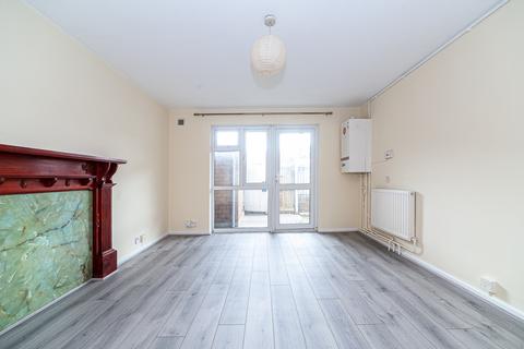 3 bedroom flat to rent, Millard Close, London N16