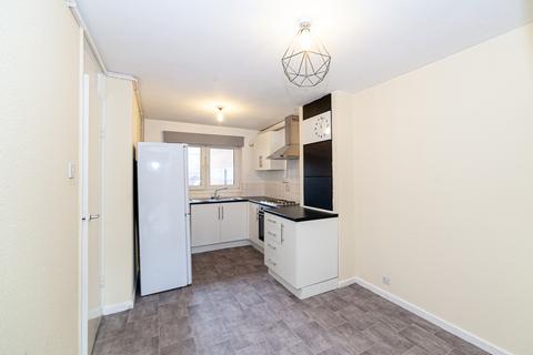 3 bedroom flat to rent, Millard Close, London N16