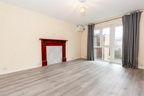 3 bedroom flat to rent, Millard Close, London N16