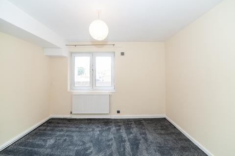 3 bedroom flat to rent, Millard Close, London N16